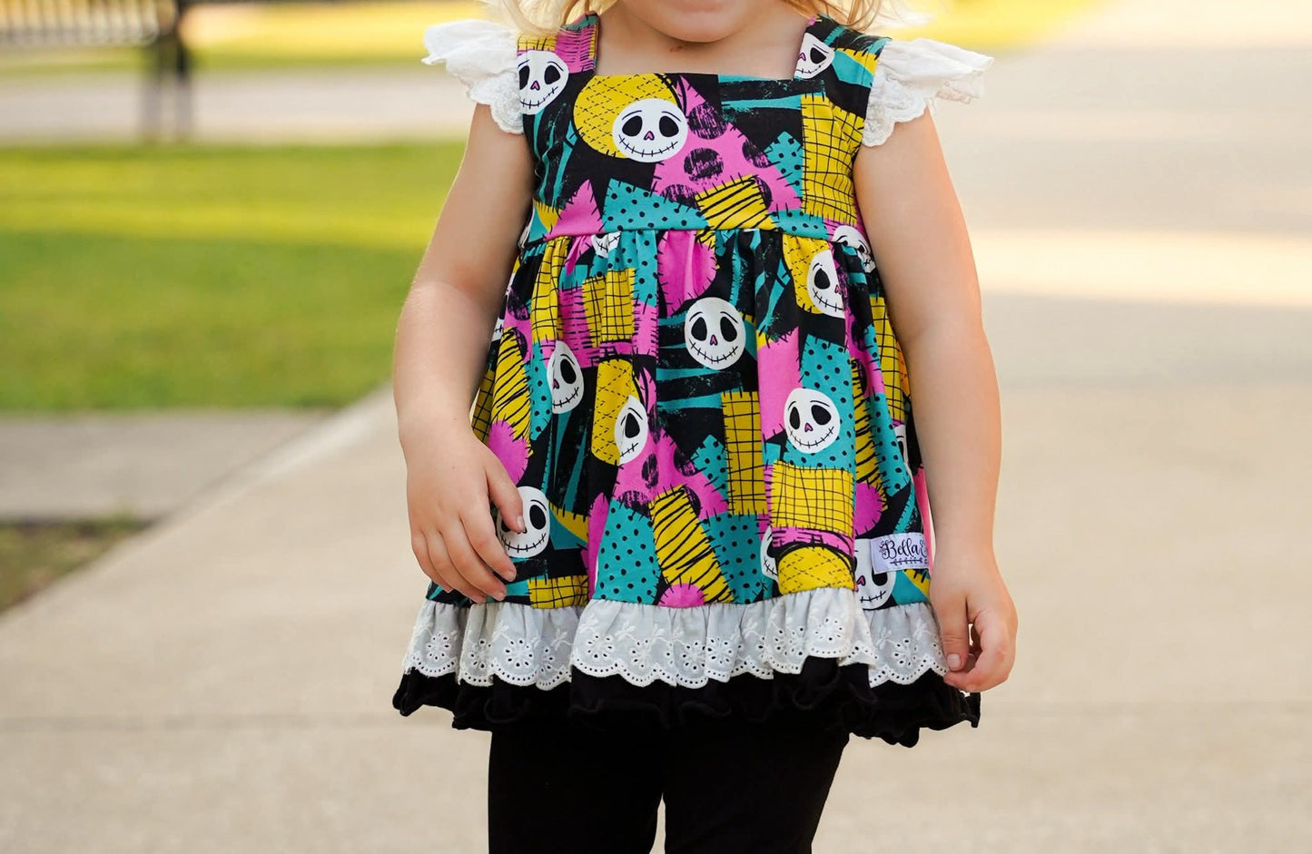 (2026 Halloween Character Collection) Skeleton Friend Playset with Leggings